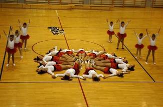 Velika: Doček Djeda Božićnjaka uz Veličke mažoretkinje
