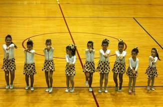 Velika: Doček Djeda Božićnjaka uz Veličke mažoretkinje