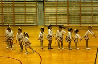 Velika: Doček Djeda Božićnjaka uz Veličke mažoretkinje