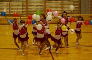 Velika: Doček Djeda Božićnjaka uz Veličke mažoretkinje