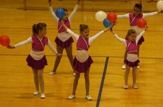 Velika: Doček Djeda Božićnjaka uz Veličke mažoretkinje