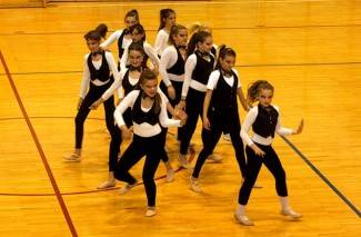 Velika: Doček Djeda Božićnjaka uz Veličke mažoretkinje