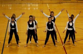 Velika: Doček Djeda Božićnjaka uz Veličke mažoretkinje