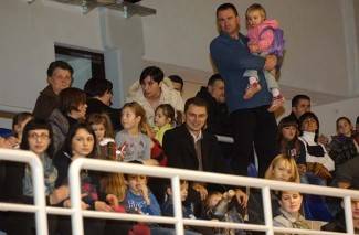 Velika: Doček Djeda Božićnjaka uz Veličke mažoretkinje