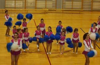 Velika: Doček Djeda Božićnjaka uz Veličke mažoretkinje