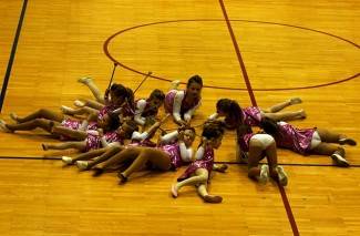 Velika: Doček Djeda Božićnjaka uz Veličke mažoretkinje