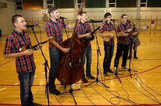 Velika: Doček Djeda Božićnjaka uz Veličke mažoretkinje