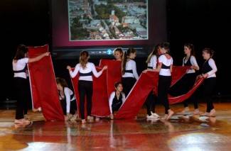 Požeške mažoretkinje: Plesom i pjesmom kroz Hrvatsku