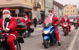 Požega: Moto Mrazovi obišli požeške mališane