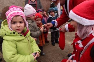 Požega: Moto Mrazovi obišli požeške mališane