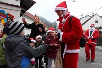 Požega: Moto Mrazovi obišli požeške mališane