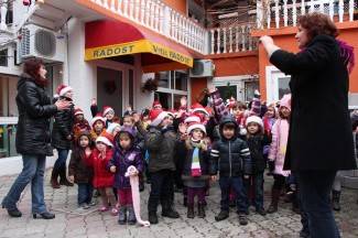 Požega: Moto Mrazovi obišli požeške mališane