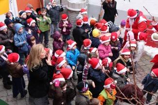 Požega: Moto Mrazovi obišli požeške mališane