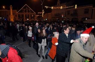 Požega: Doček Nove godine na Trgu Sv. Trojstva