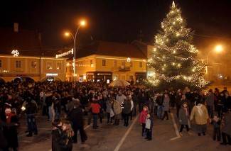 Požega: Doček Nove godine na Trgu Sv. Trojstva