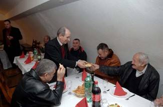 Požega: Pravoslavni vjernici proslavili Badnjak i Božić