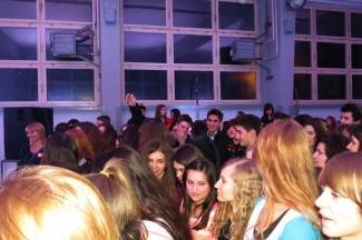 Požega: Gimnazijska fešta za Valentinovo