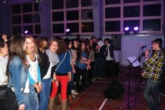 Požega: Gimnazijska fešta za Valentinovo