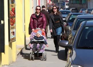 Požega: Lijepe žene prolaze kroz grad