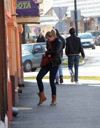 Požega: Lijepe žene prolaze kroz grad