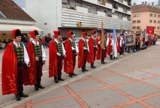 Grgurevo u Požegi: Mimohod povijesnih postrojbi