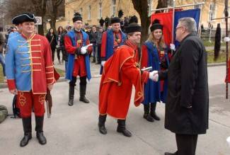 Grgurevo u Požegi: Mimohod povijesnih postrojbi