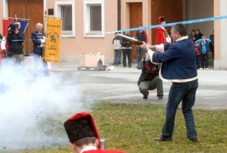 Grgurevo u Požegi: Mimohod povijesnih postrojbi