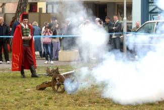 Grgurevo u Požegi: Mimohod povijesnih postrojbi