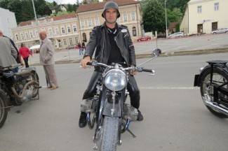 Najspretniji vozači se okušali na glavnom trgu (video)