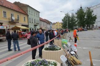 Najspretniji vozači se okušali na glavnom trgu (video)