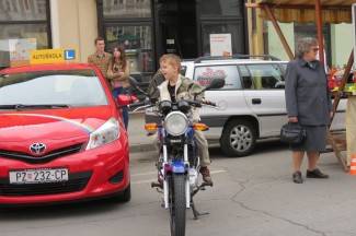 Najspretniji vozači se okušali na glavnom trgu (video)