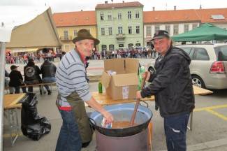 Najspretniji vozači se okušali na glavnom trgu (video)