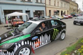 Najspretniji vozači se okušali na glavnom trgu (video)