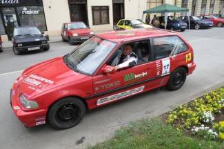 Najspretniji vozači se okušali na glavnom trgu (video)