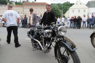 Najspretniji vozači se okušali na glavnom trgu (video)