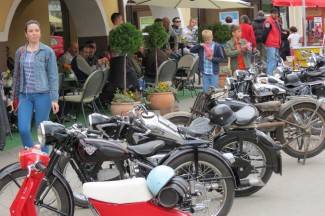 Najspretniji vozači se okušali na glavnom trgu (video)