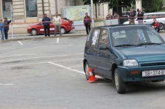 Najspretniji vozači se okušali na glavnom trgu (video)
