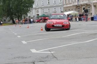 Najspretniji vozači se okušali na glavnom trgu (video)