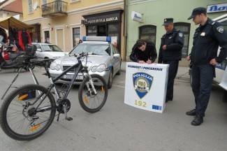 Najspretniji vozači se okušali na glavnom trgu (video)