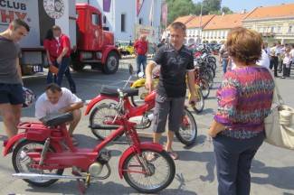Tuning show u Velikoj i oldtimer izložba u Požegi (foto, video)