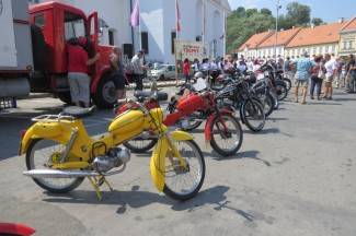 Tuning show u Velikoj i oldtimer izložba u Požegi (foto, video)