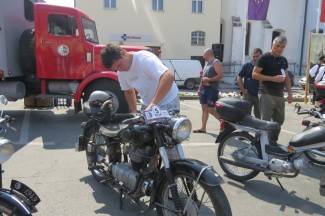 Tuning show u Velikoj i oldtimer izložba u Požegi (foto, video)