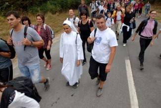 Tisuće vjernika na hodočašću prema Voćinu