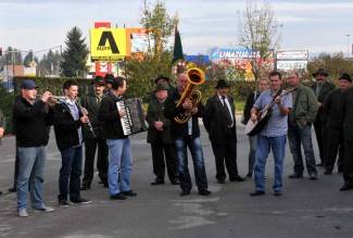 Požega: Lovački mimohod na Dan sv. Huberta