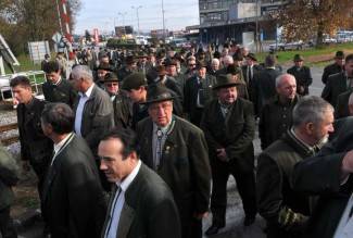 Požega: Lovački mimohod na Dan sv. Huberta