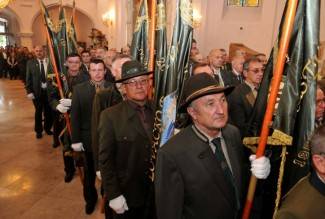 Požega: Lovački mimohod na Dan sv. Huberta