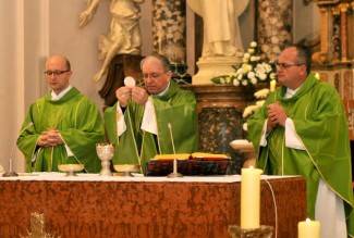 Požega: Lovački mimohod na Dan sv. Huberta