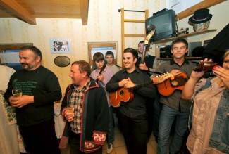 Martinje u podrumima Enjingija, Galića i obitelji Vuković