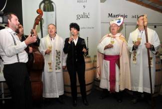 Martinje u podrumima Enjingija, Galića i obitelji Vuković