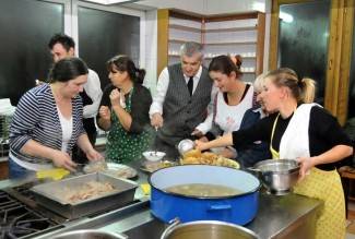 Martinje u podrumima Enjingija, Galića i obitelji Vuković